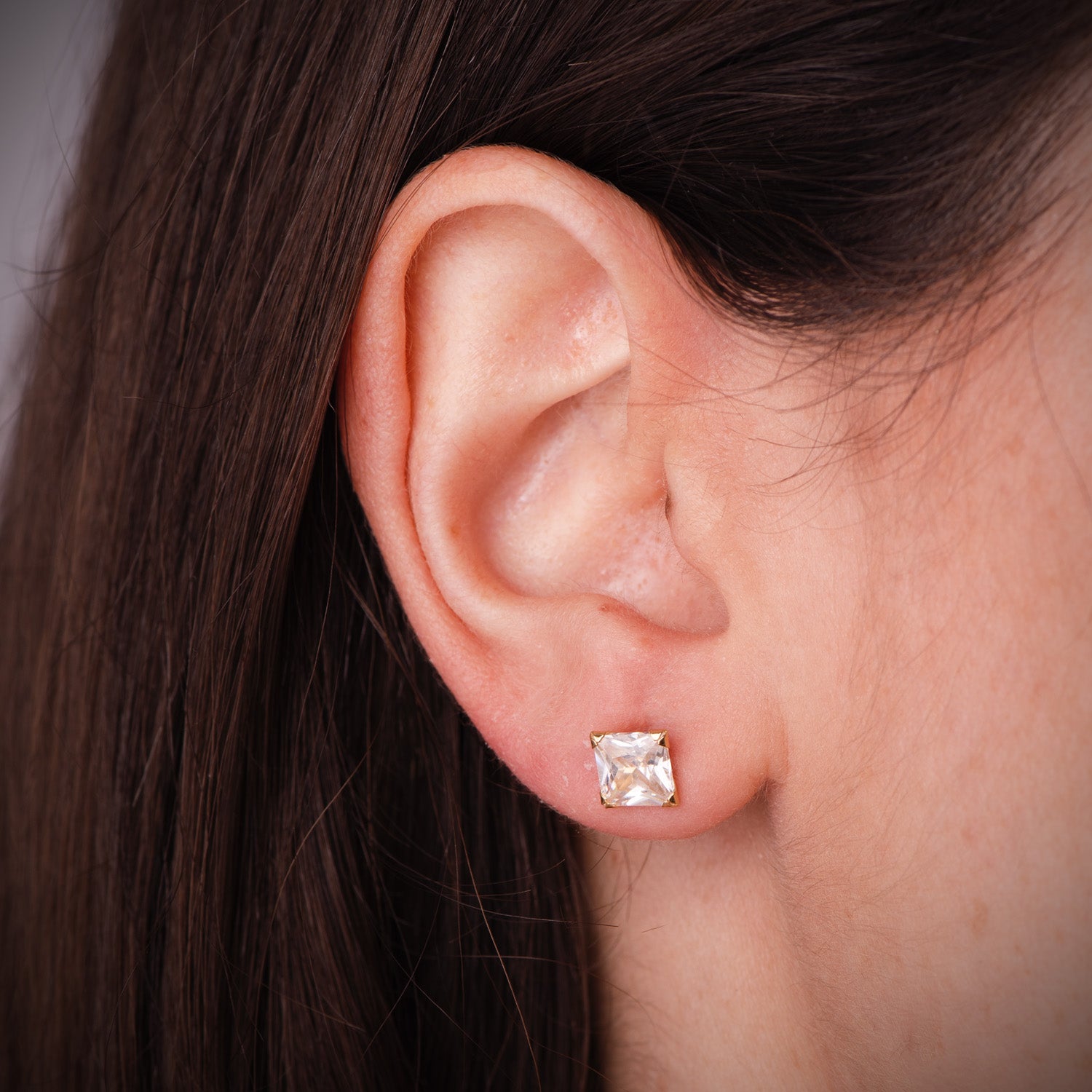 Boucles d'oreilles Carrées Zircone Or Jaune 18K à 4 Griffes Largeur: 6MM Fermoir a Vis
