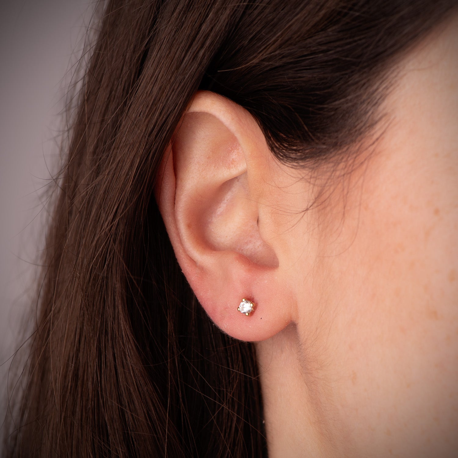 Boucles d'oreilles Or Jaune 18K Zircone 3MM avec 4 Griffes Largeur : 3,5 mm Fermoir a Vis