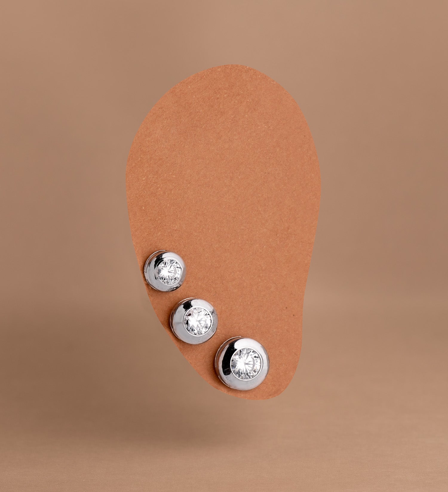 Boucles d'oreilles Or Blanc 18K Galerie Chaton avec Zircon Cubique Taille : 8,5 mm Fermoir Poussettes Papillon