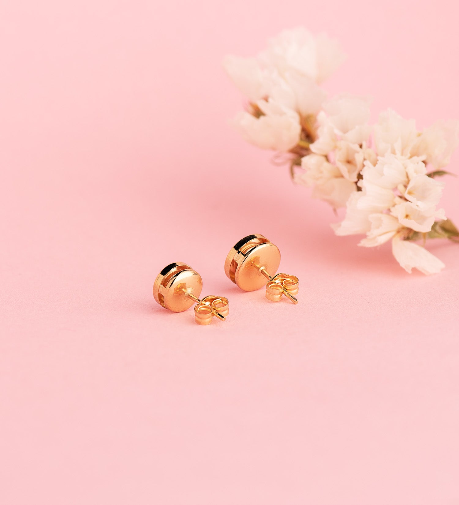 Boucles d'oreilles Or Jaune 18K Rondes Concaves avec Zirconia Largeur : 8 mm Fermoir Poussettes Papillon