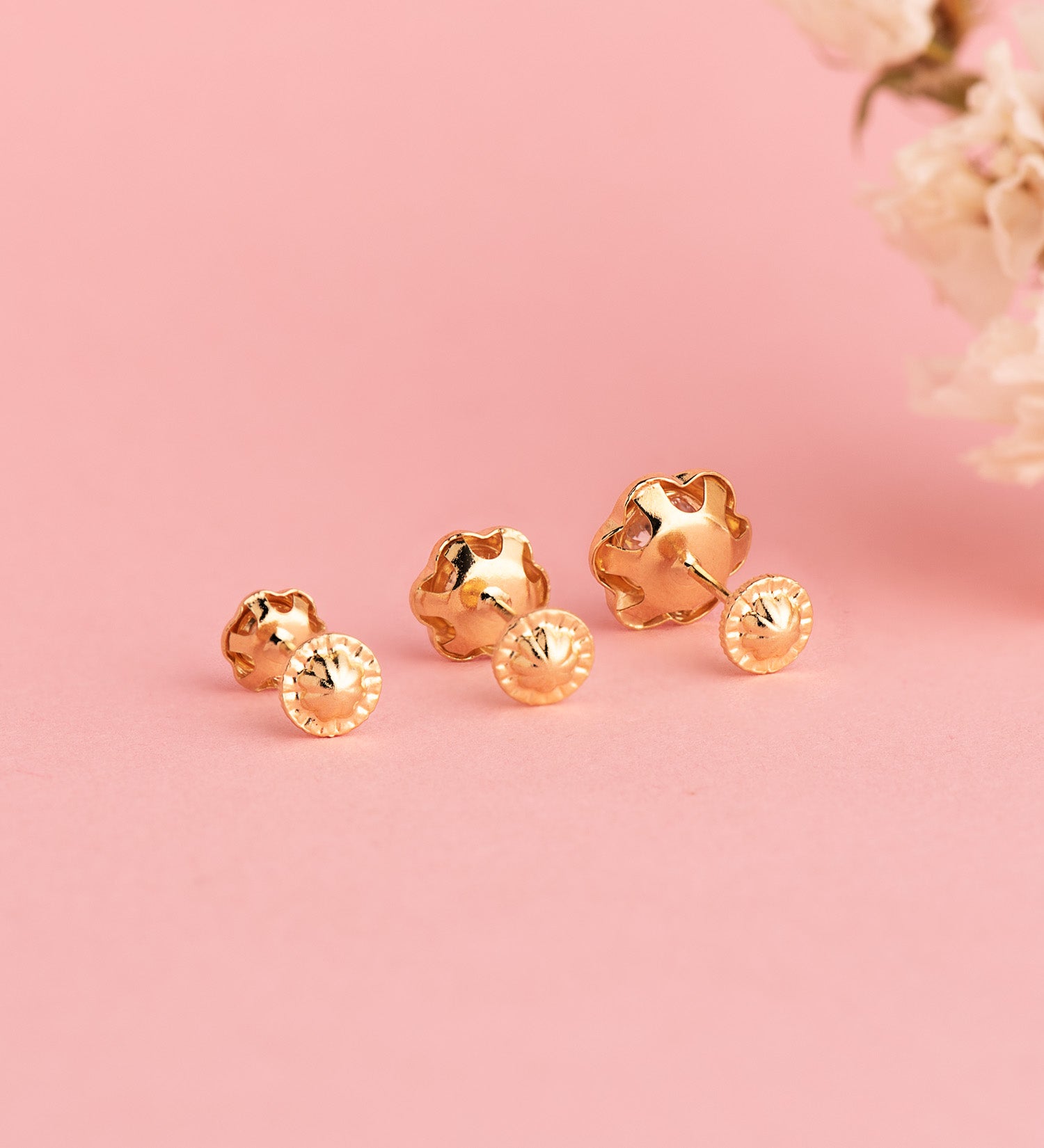 Boucles d'oreilles Or Jaune 18K Fleur Zircone Sculptée Taille : 7MM Fermoir a Vis