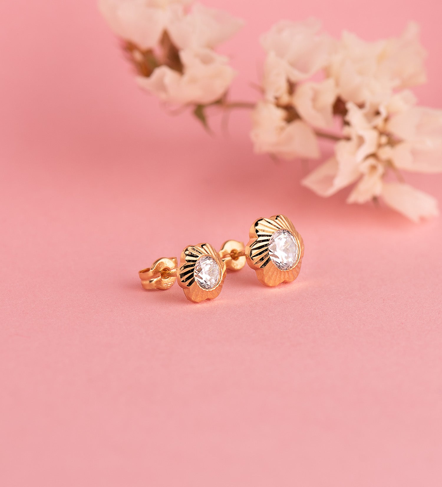 Boucles d'oreilles Or Jaune 18K Fleur Zircone Sculptée Taille : 7MM Fermoir Poussettes Papillon