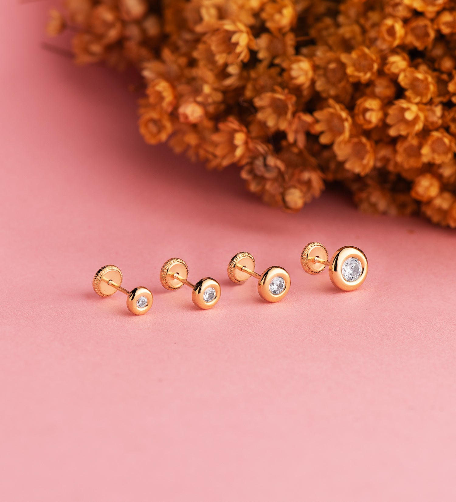 Boucles d'oreilles en Or Jaune 18K Chaton avec Zircon Taille : 7MM Fermoir a Vis