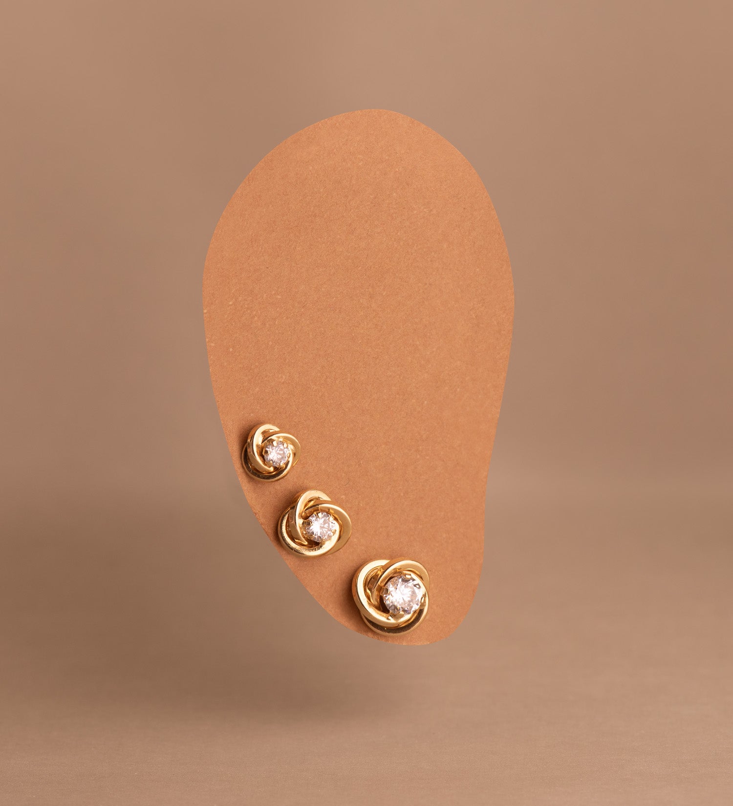 Boucles d'oreilles Or Jaune 18K Noeud avec Zircon Taille : 6X6 mm Fermoir Poussettes Papillon