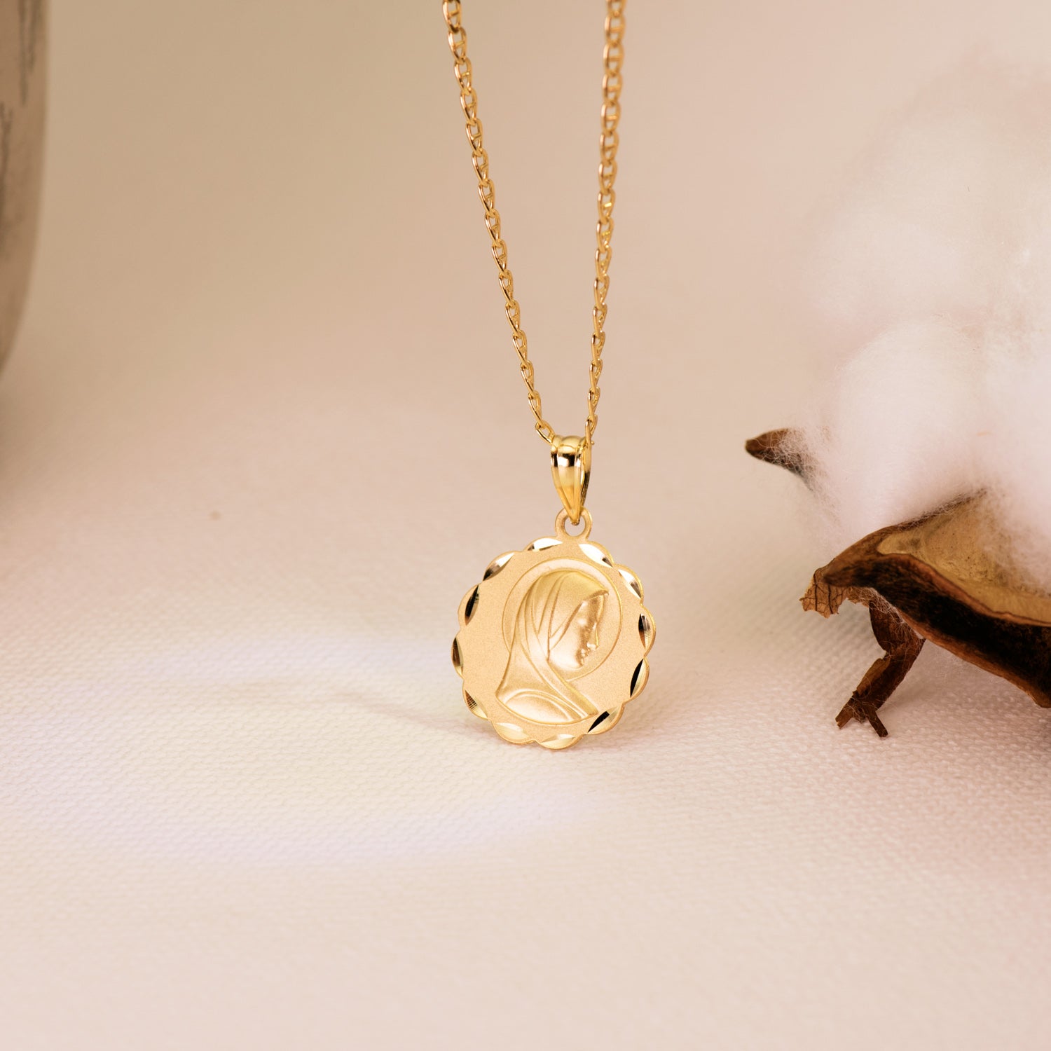 18K Médaille Or Jaune Vierge Marie Mate et Facettée 17 mm