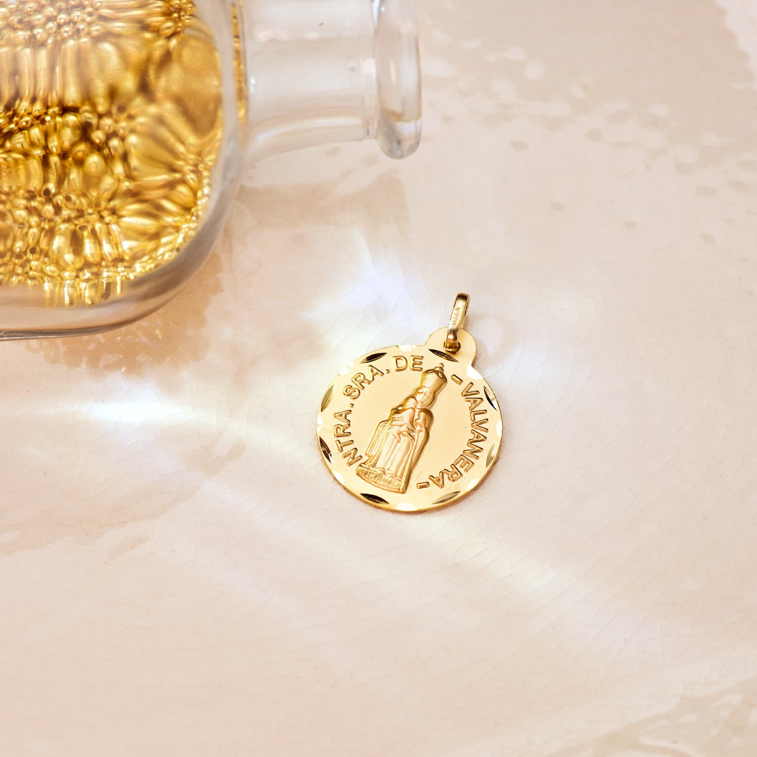 Médaille Or Jaune 18K Notre-dame de Valvanera DIAMANTÉE20 mm