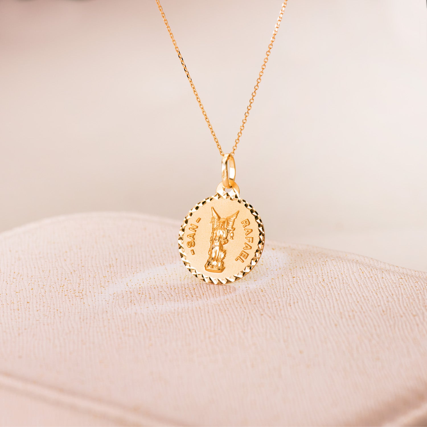 18K Médaille en Or Jaune Saint Raphael Facettée 20 mm