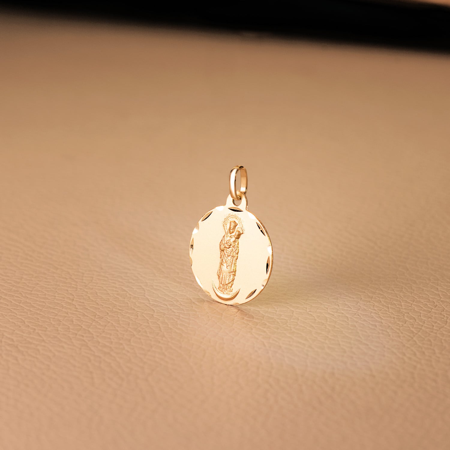 18 K sárga arany Virgin Almudena érem 18 mm
