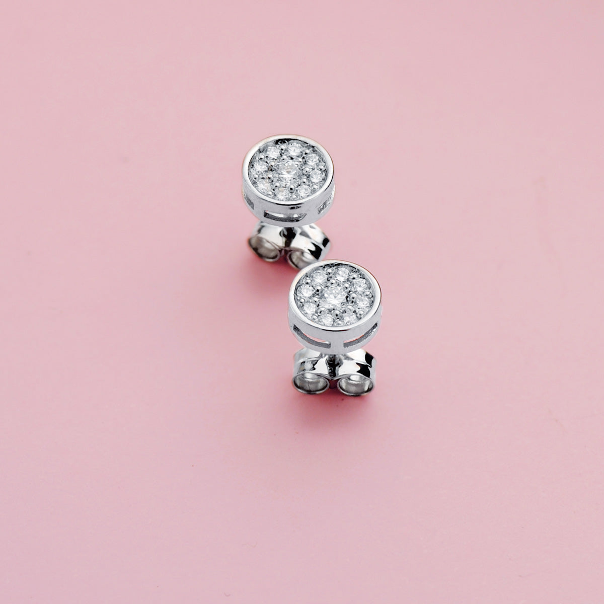 Boucles d'oreilles en Or Blanc 18K avec 18 Diamants Lab VS2-G 0,360 Cts Taille : 7X7 mm Fermeture à Pression
