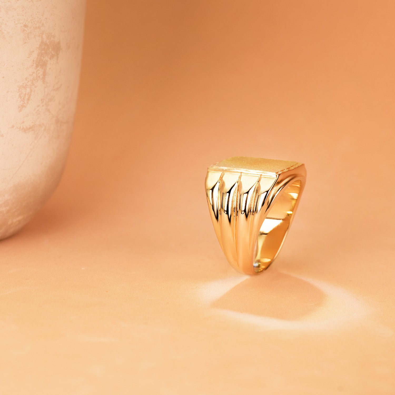 18K Yellow Gold Rectangular Signet Ring 17X17 mm