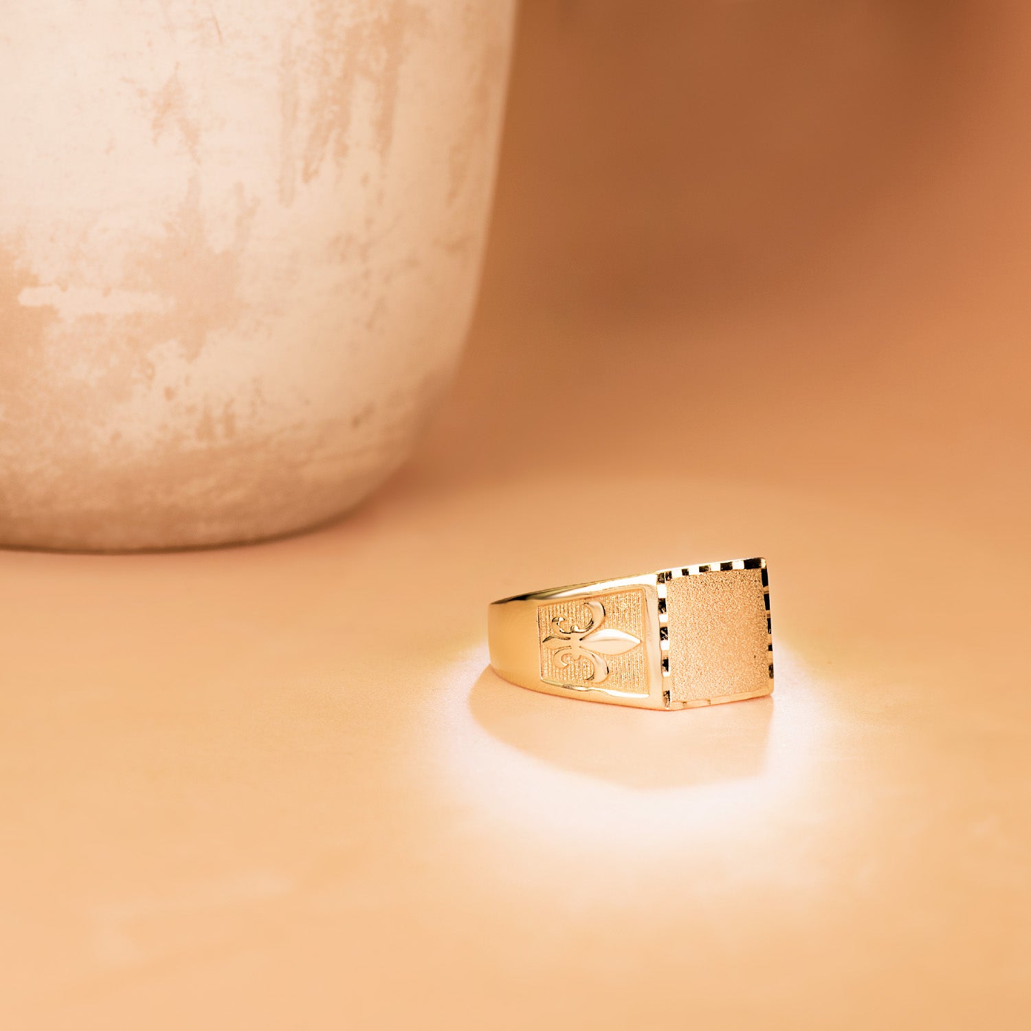 18K सॉलिड येलो गोल्ड स्क्वायर फ्लेर डी लिस सिग्नेट रिंग 11.5 X 11MM