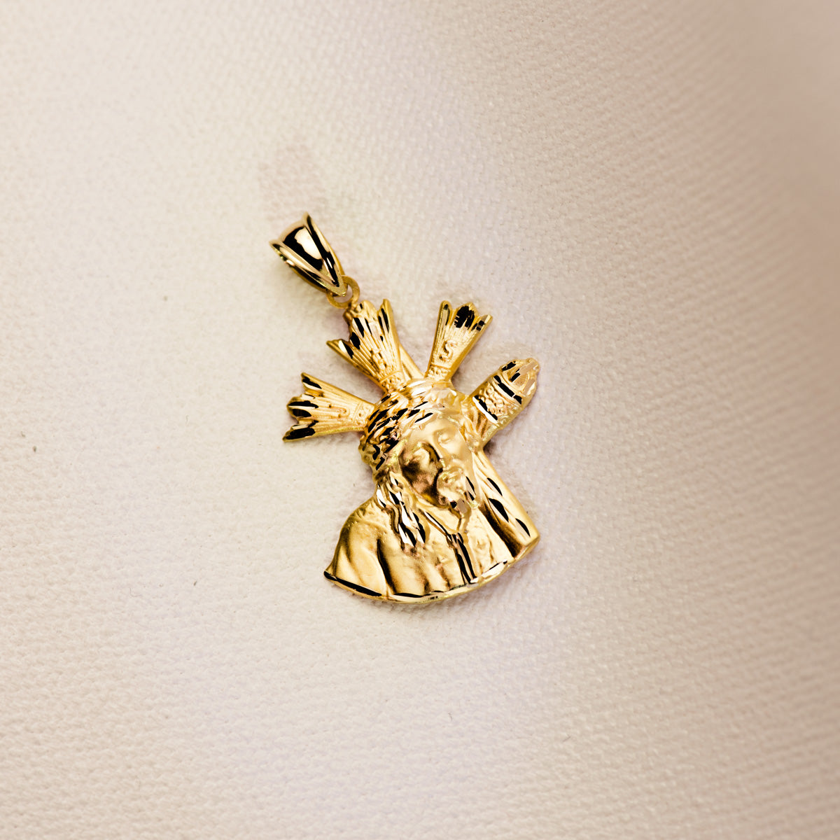 Cristo Silueta Gran Poder Oro Amarillo 18K 28X24 mm