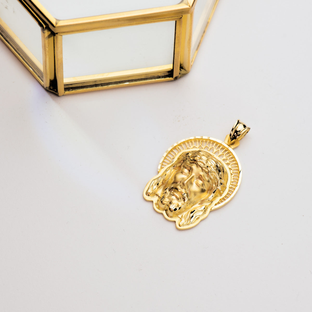 18K Halolu İsa Kolye 31X25MM