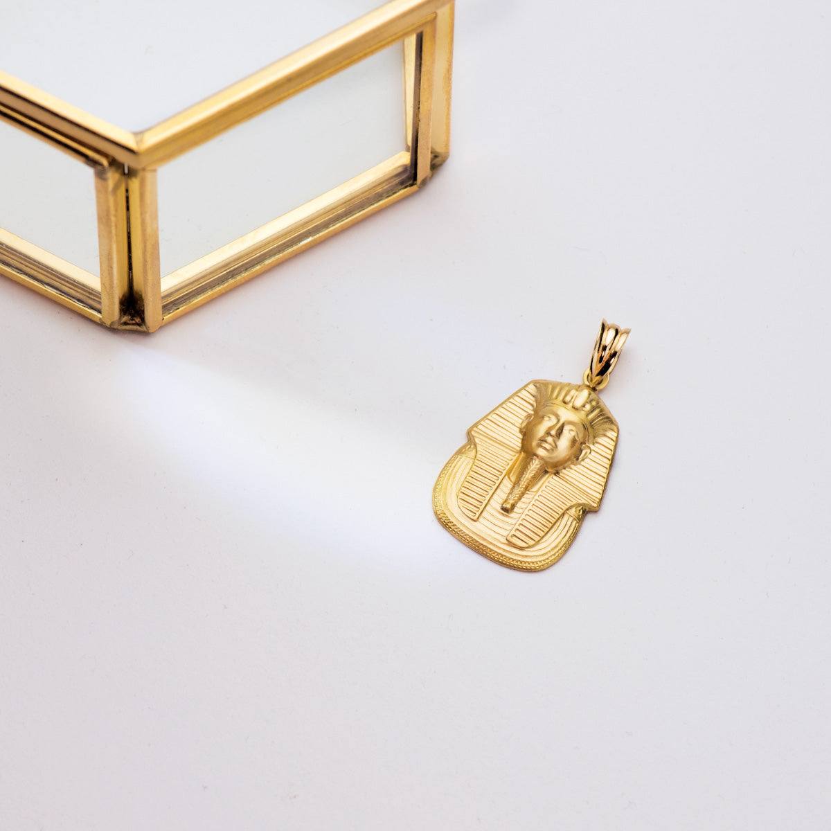 Pingente Tutancâmon 18K. 30x22mm