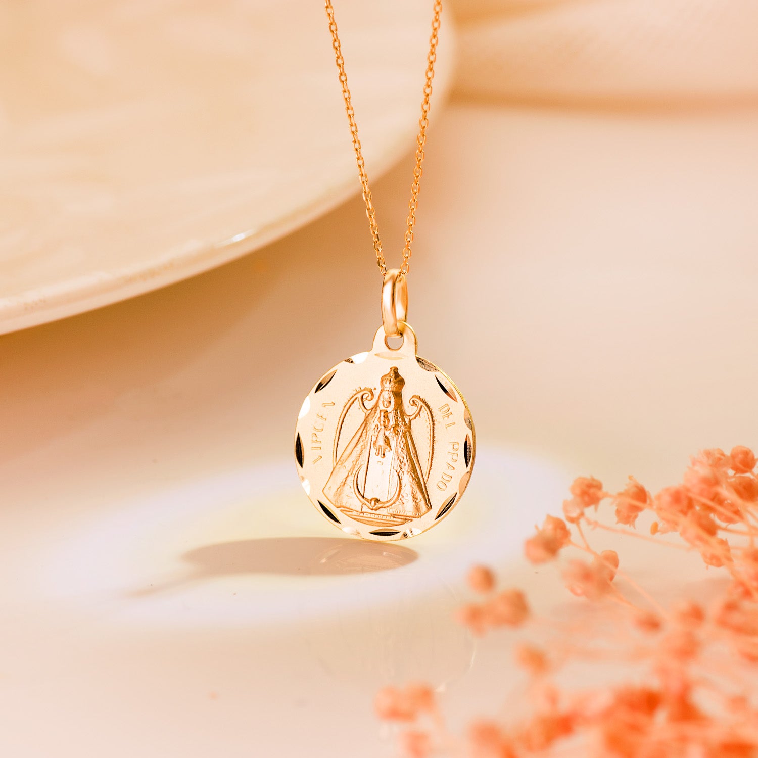 18K Médaille Or Jaune Vierge Prado 18 mm Facettée
