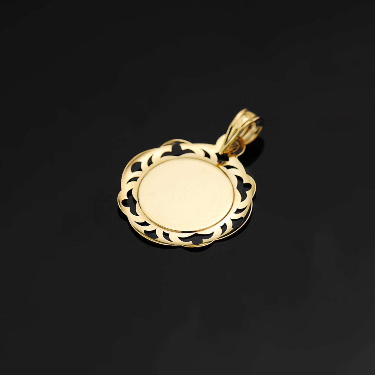 Médaille en Or Jaune 18K Vierge avec Émail Blanc et Bordure Ajourée Brillante 20X18 mm