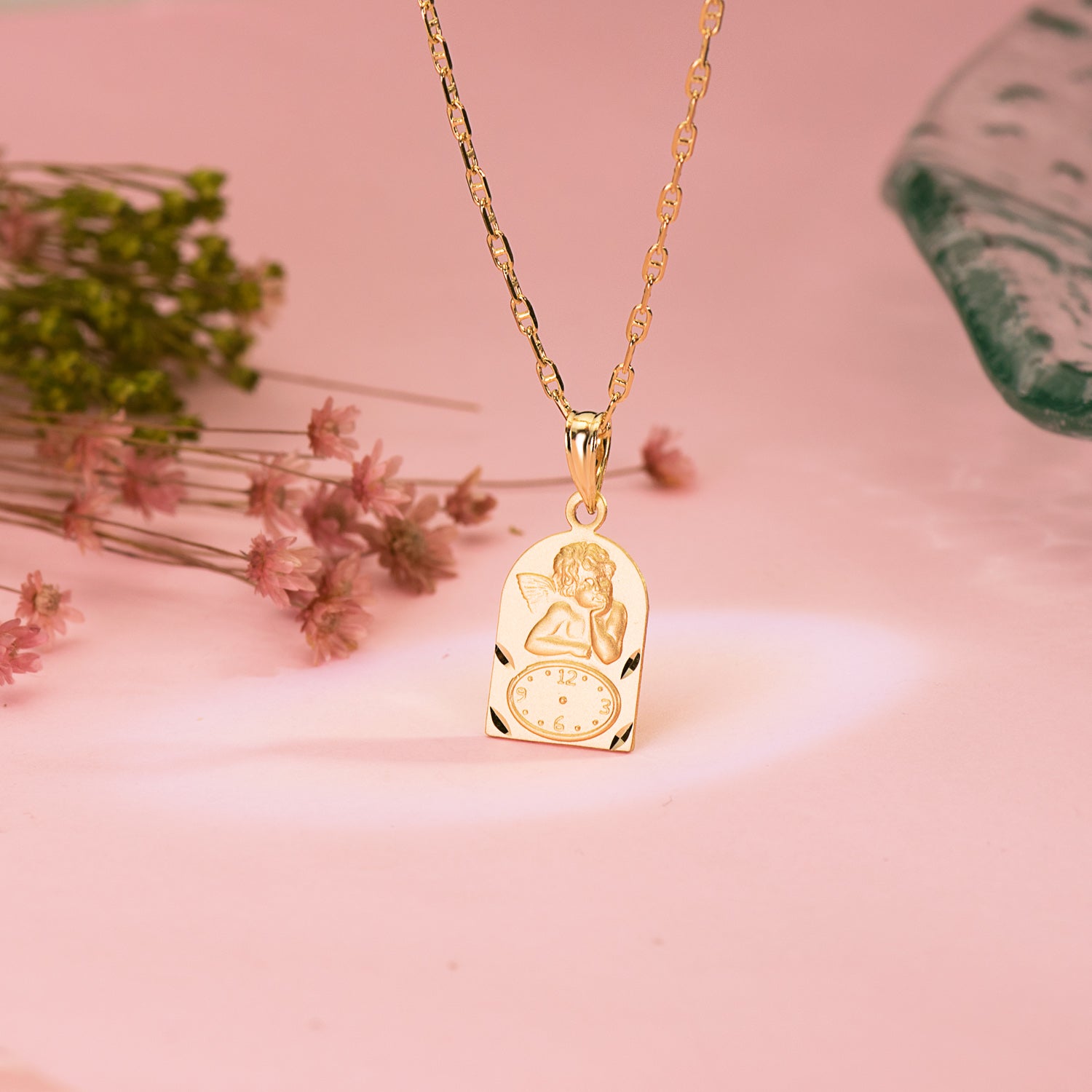 Médaillon en Or Jaune 18K avec Mécanisme Dhorlogerie Sculpté 18X11 mm