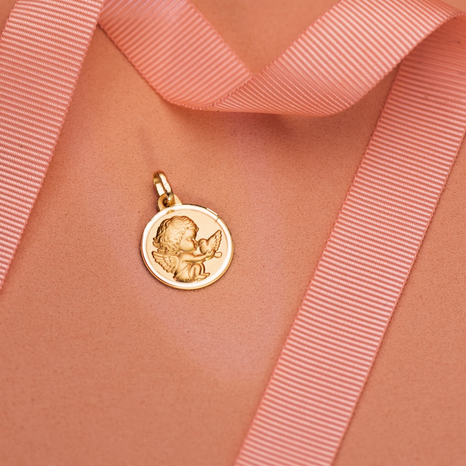 Médaille en Or Jaune 18K Ange Moqueur avec Lunette Colombe 16 mm