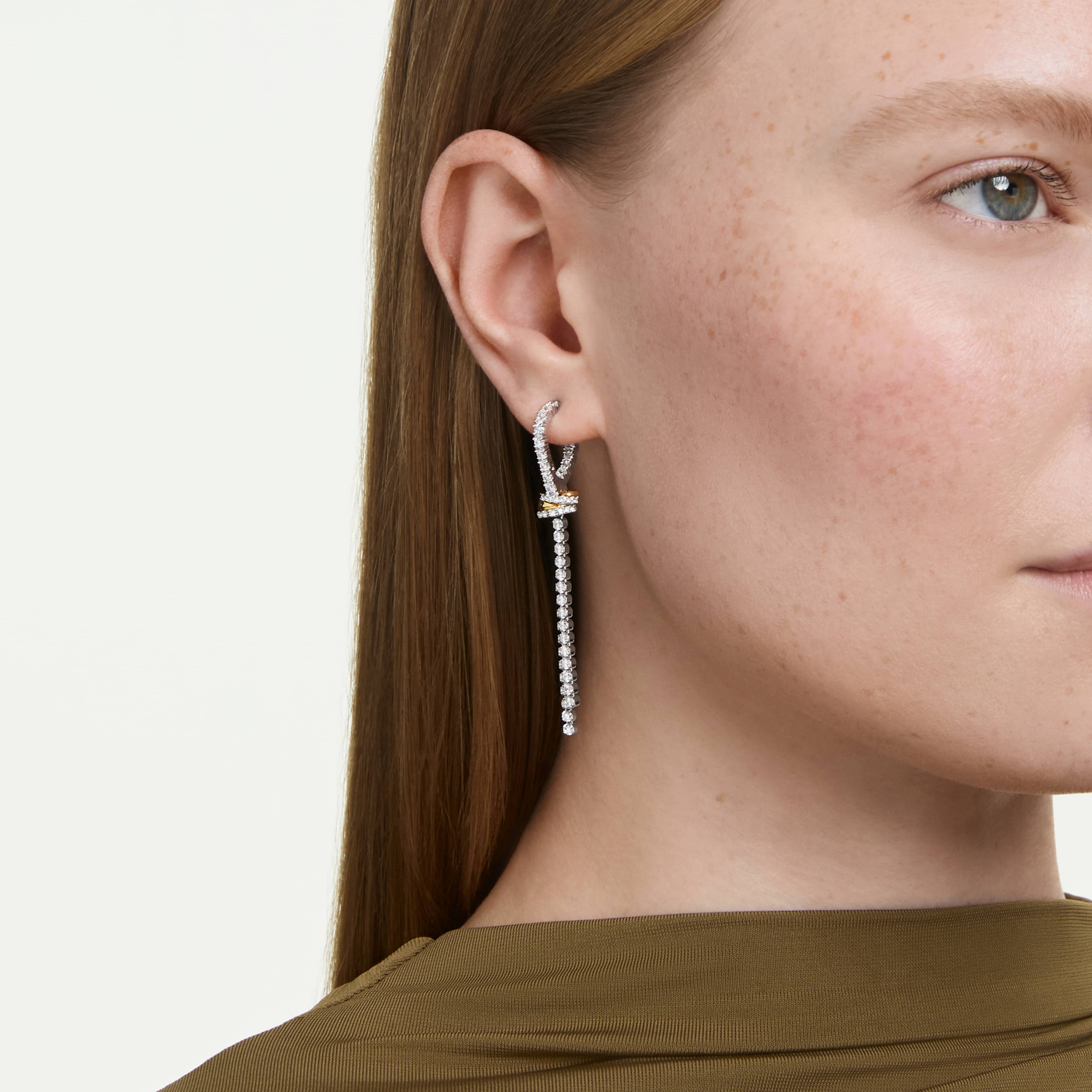 Boucles d'oreilles Swarovski - Hyperbola Spin - Blanc & Finition Mixte sur un mannequin