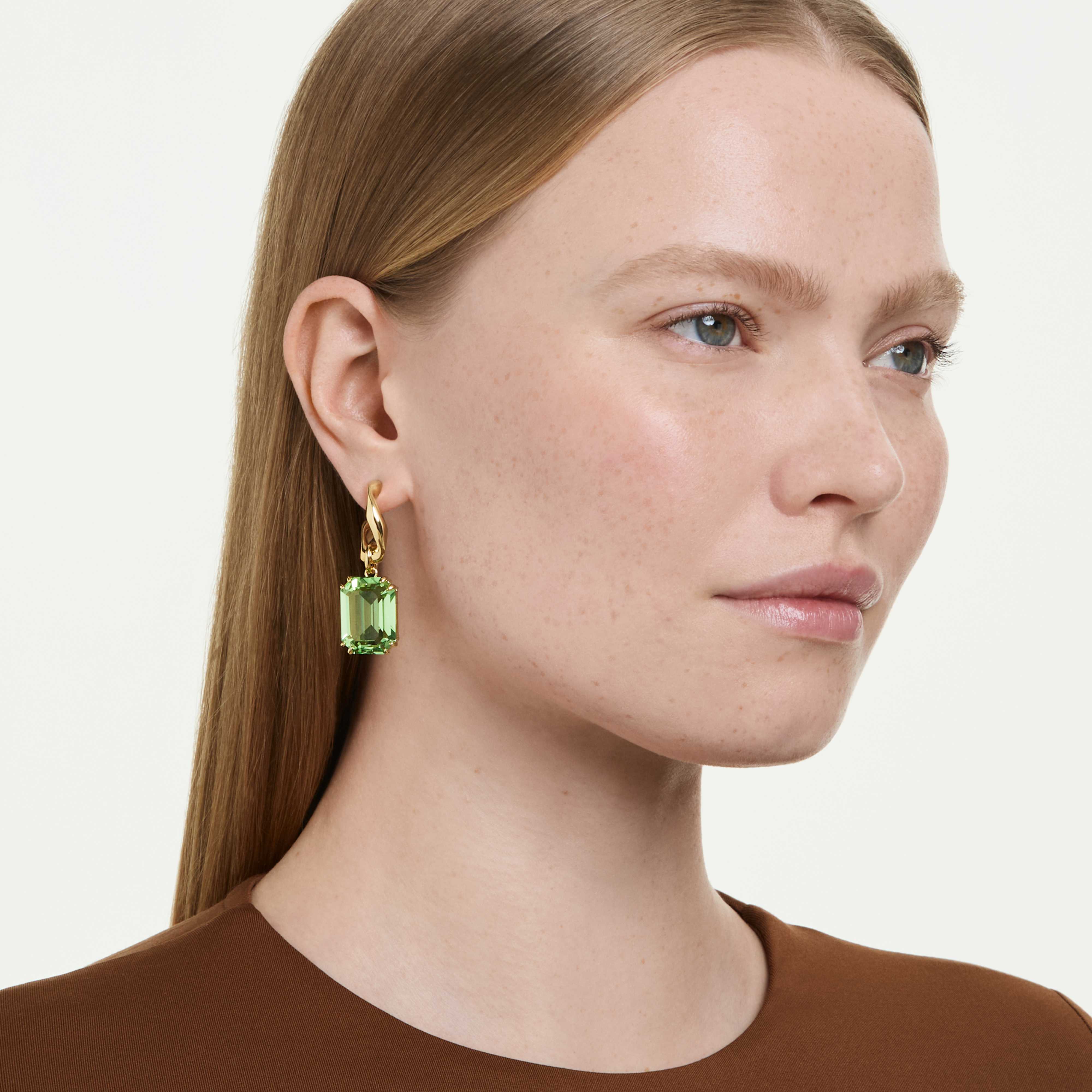 Boucles d'oreilles Swarovski - Millenia - Ignite & Doré sur un mannequin