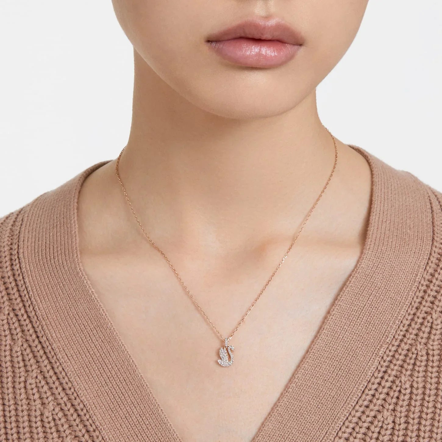Ikonikus hattyú medál Swan kis fehérarany rózsa – Swarovski nézet 2