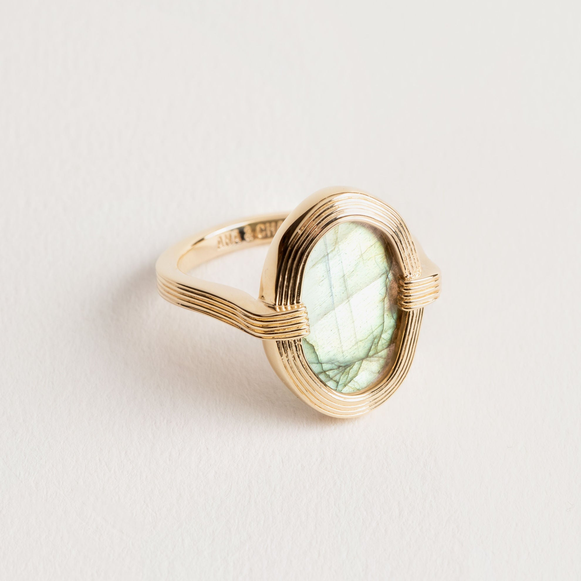 Anello Luzia in oro placcato con labradorite