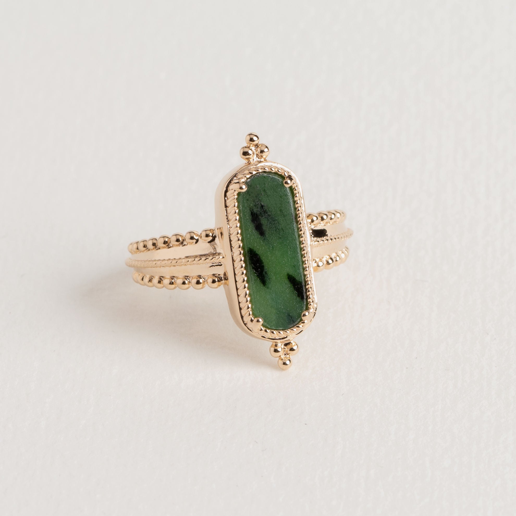 Bague Arya en plaqué or avec jaspe dalmatien vert profond