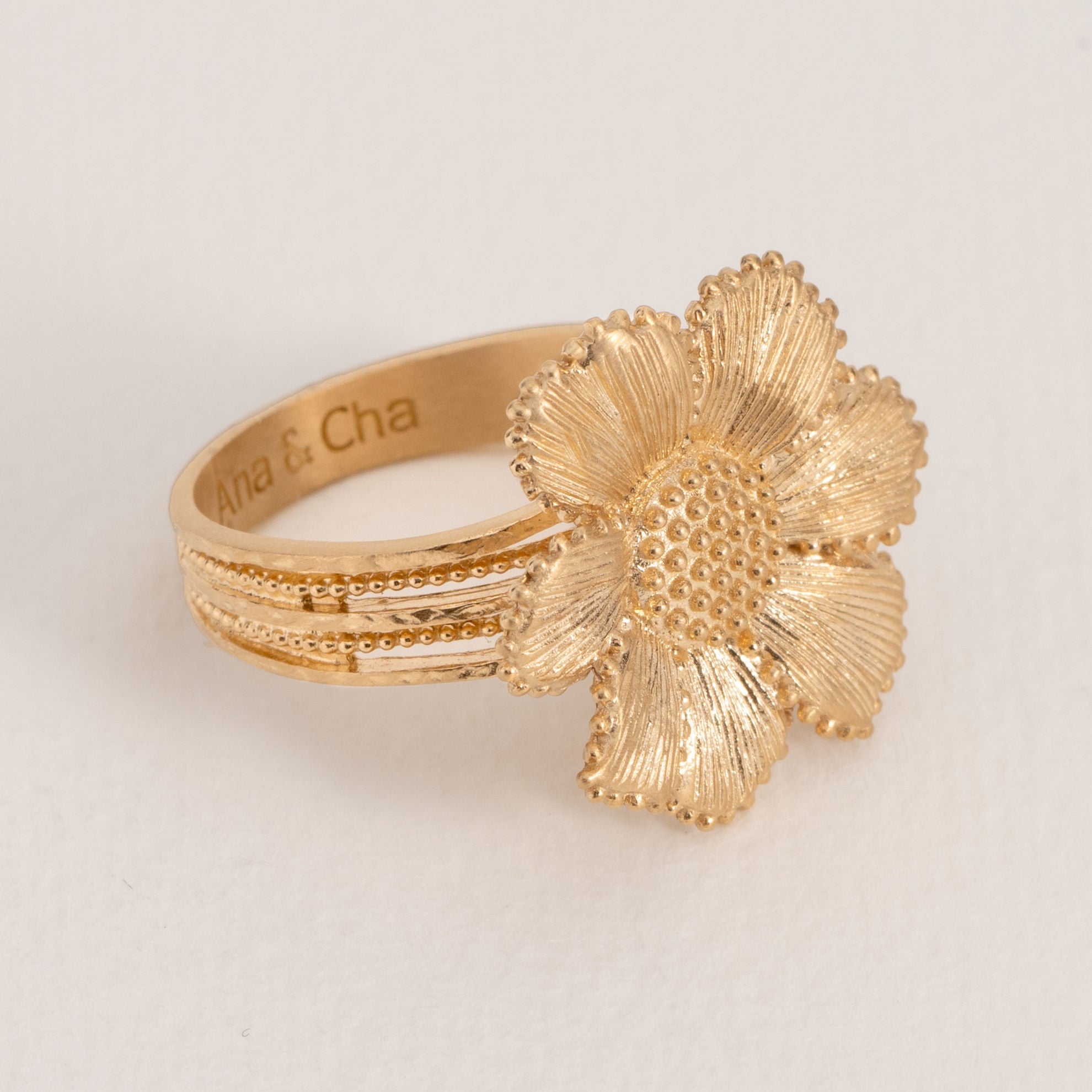 Bague Flora en plaqué or avec texture mate et perlée