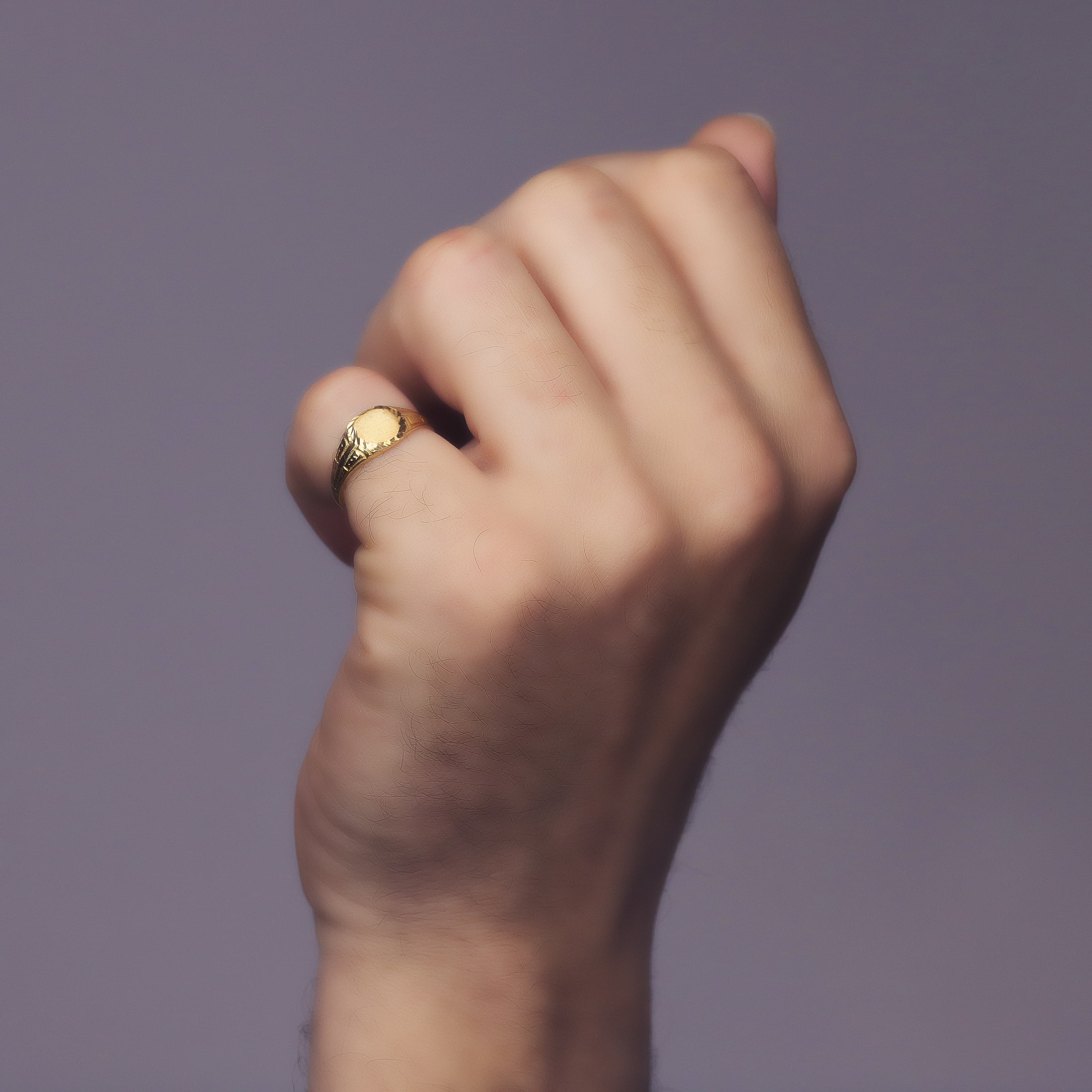 18K gult guld mejslad oval signetring 9X7 mm