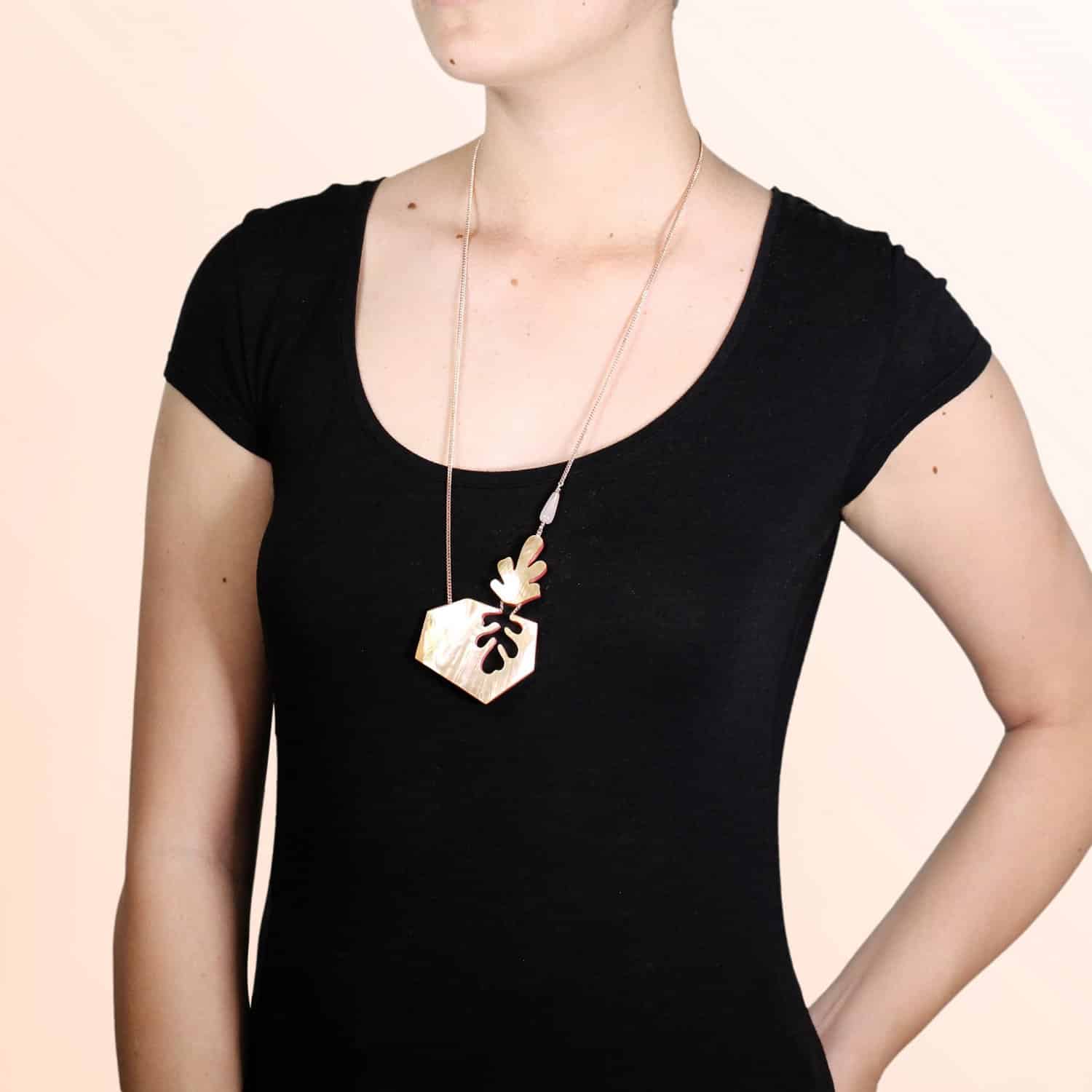 Détail nacre brune collier long 15--26532 Nature Bijoux
