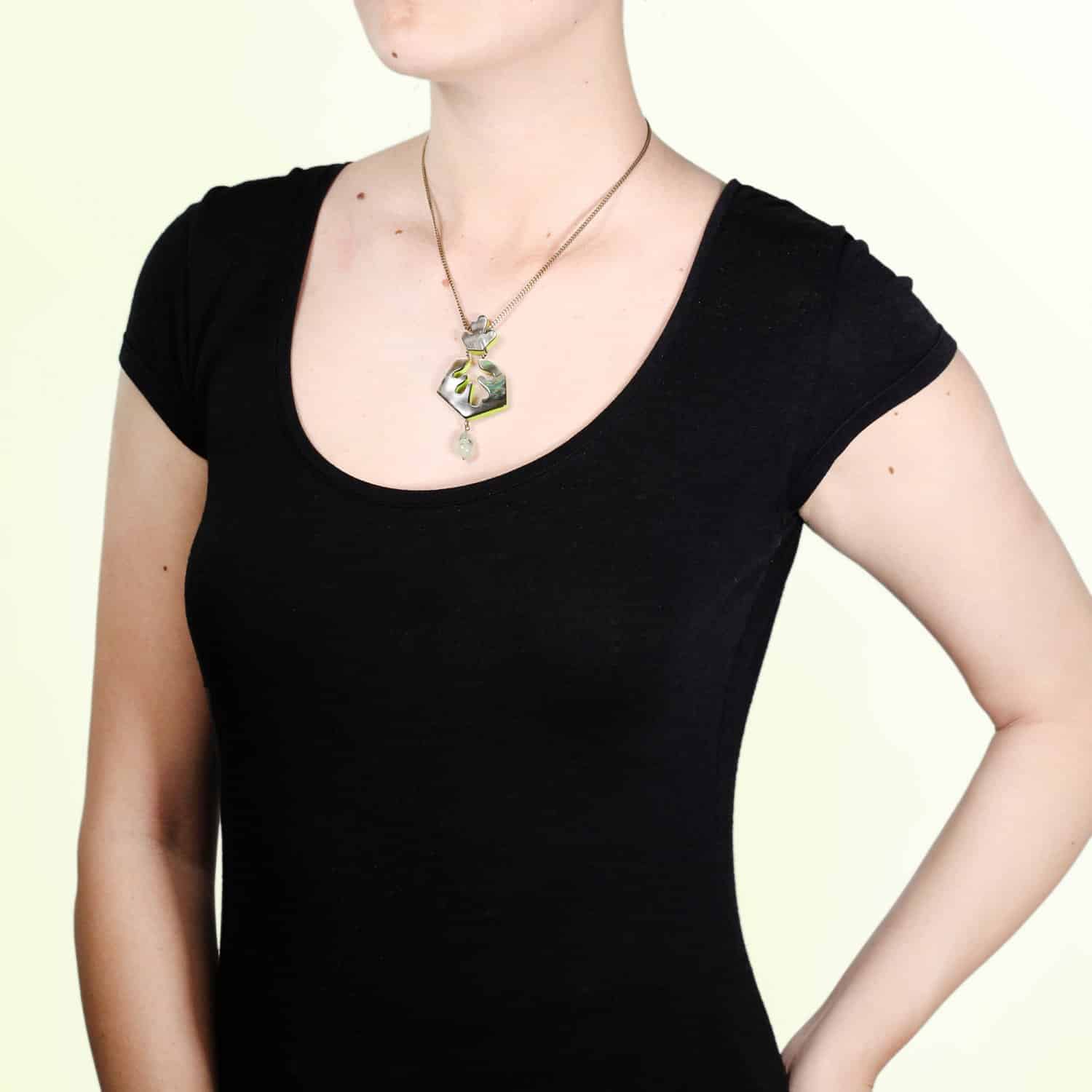 Détail goutte nacre et quartz rutile 15--26484 Nature Bijoux