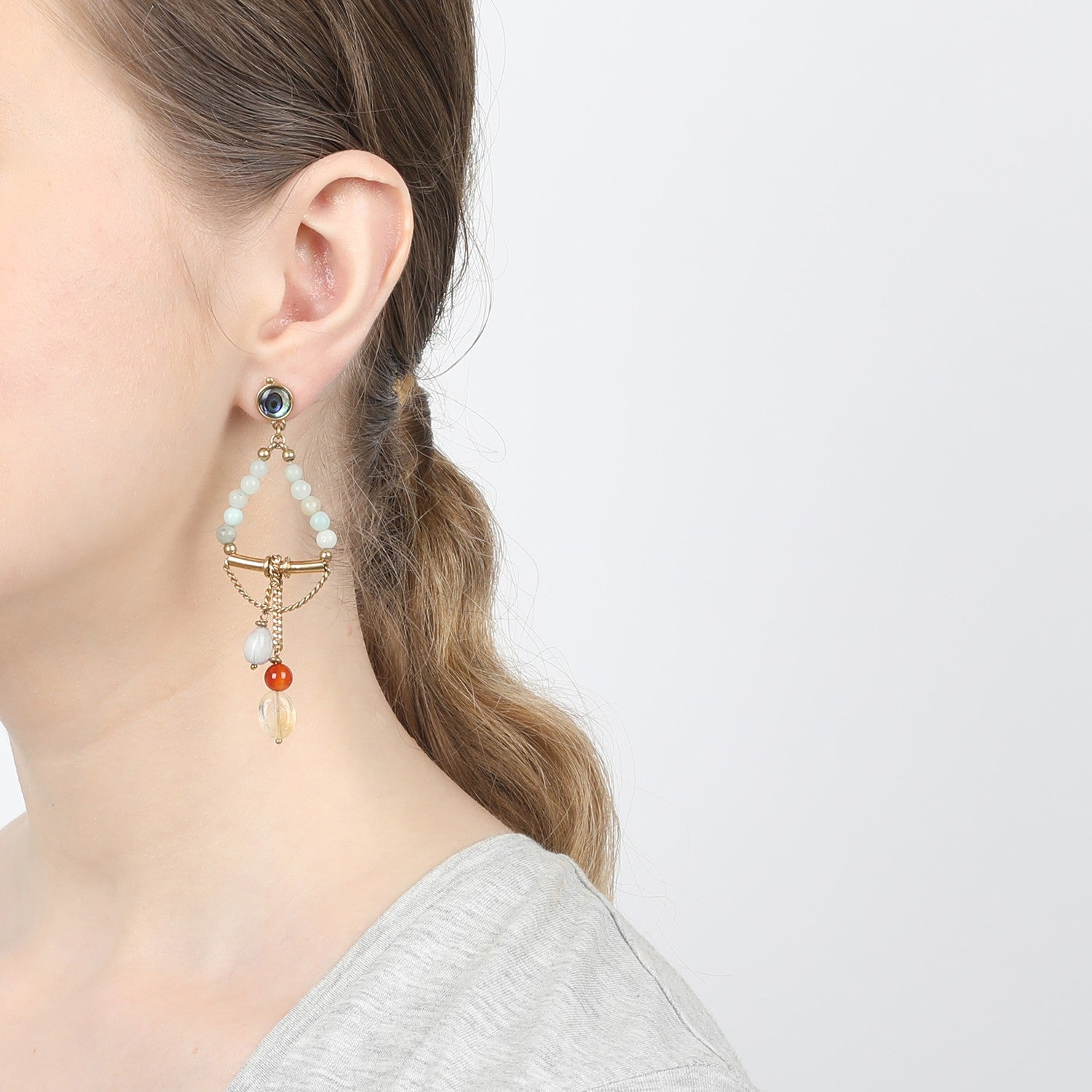 Détail tube et chaine boucles d'oreille Natur Bijoux 12--74856 Plumage