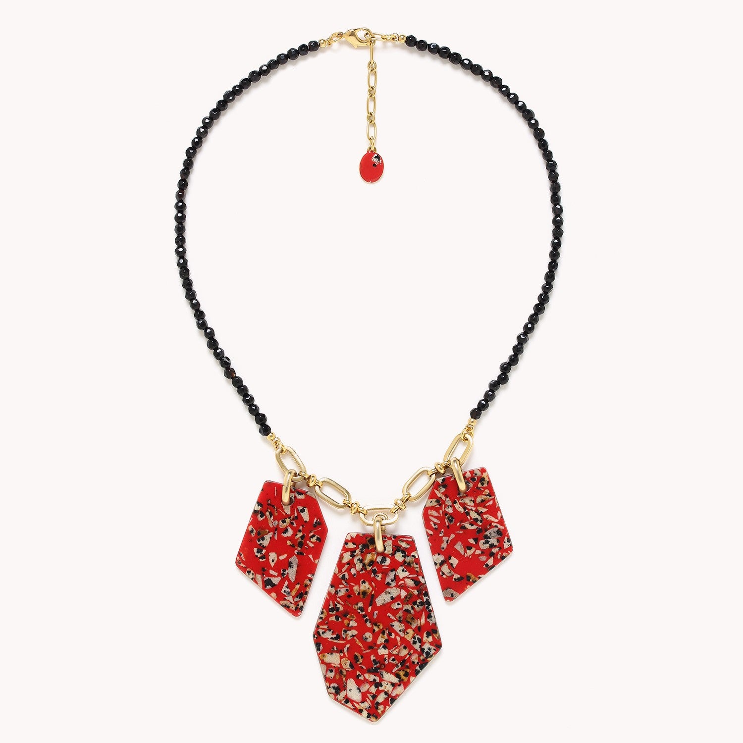 Détail terrazzo rouge collier plastron 15--42831 Nature Bijoux