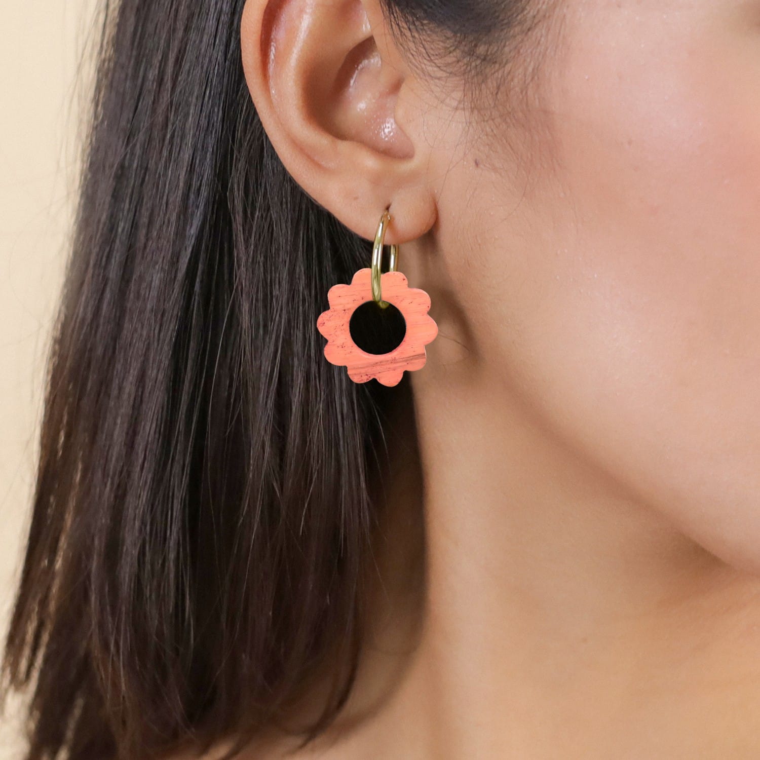 Détail fleur rose pâle bois tamarinier 12--90124 Nature Bijoux