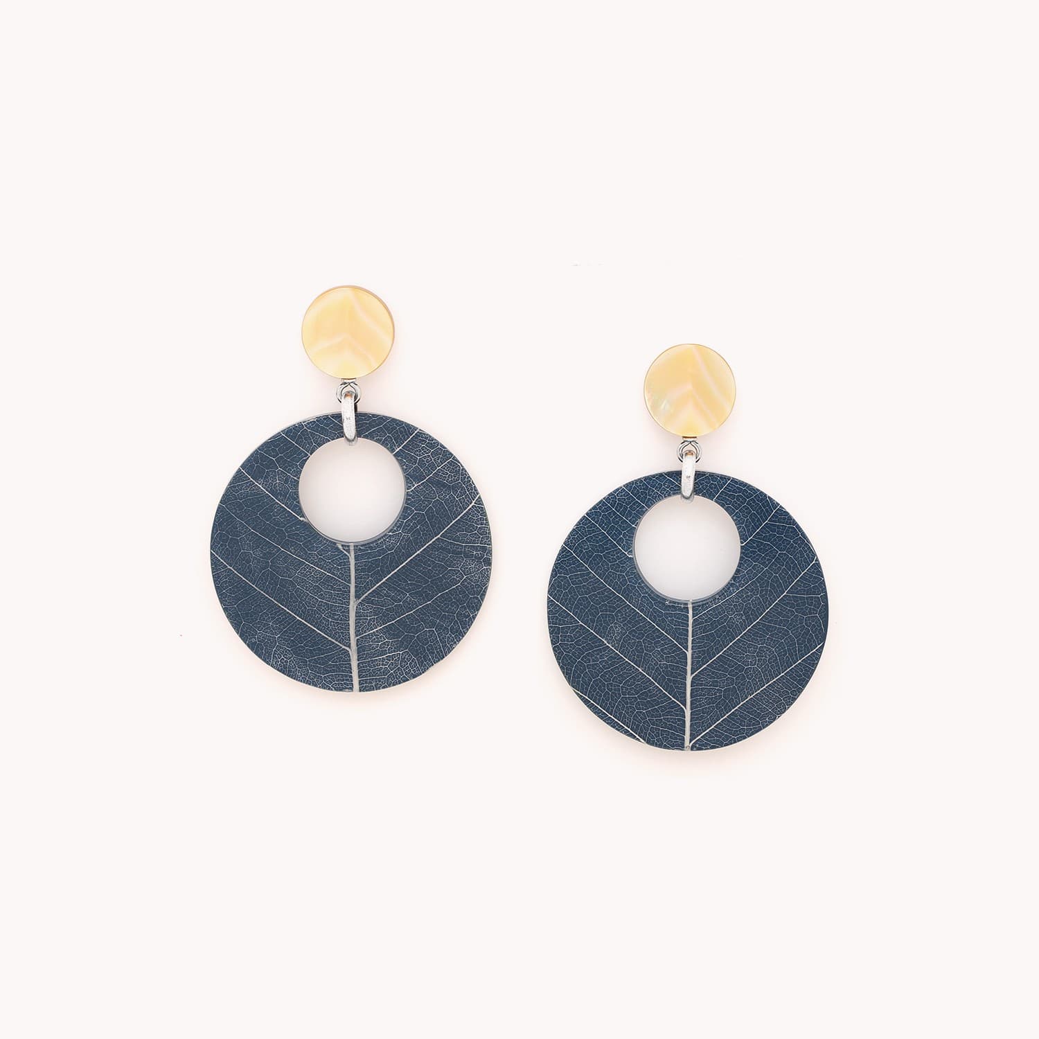 Boucles d'oreilles Ficus Carica nacre dorée laiton 12--90261 Nature Bijoux