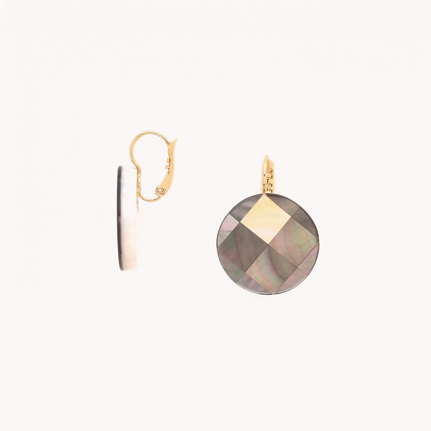 Détail dormeuse nacre noire 12--90299 Nature Bijoux