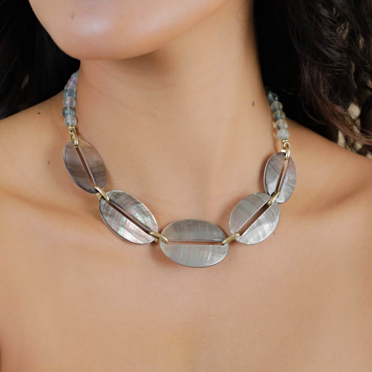 Détail fluorite et nacre noire 15--43751 Nature Bijoux