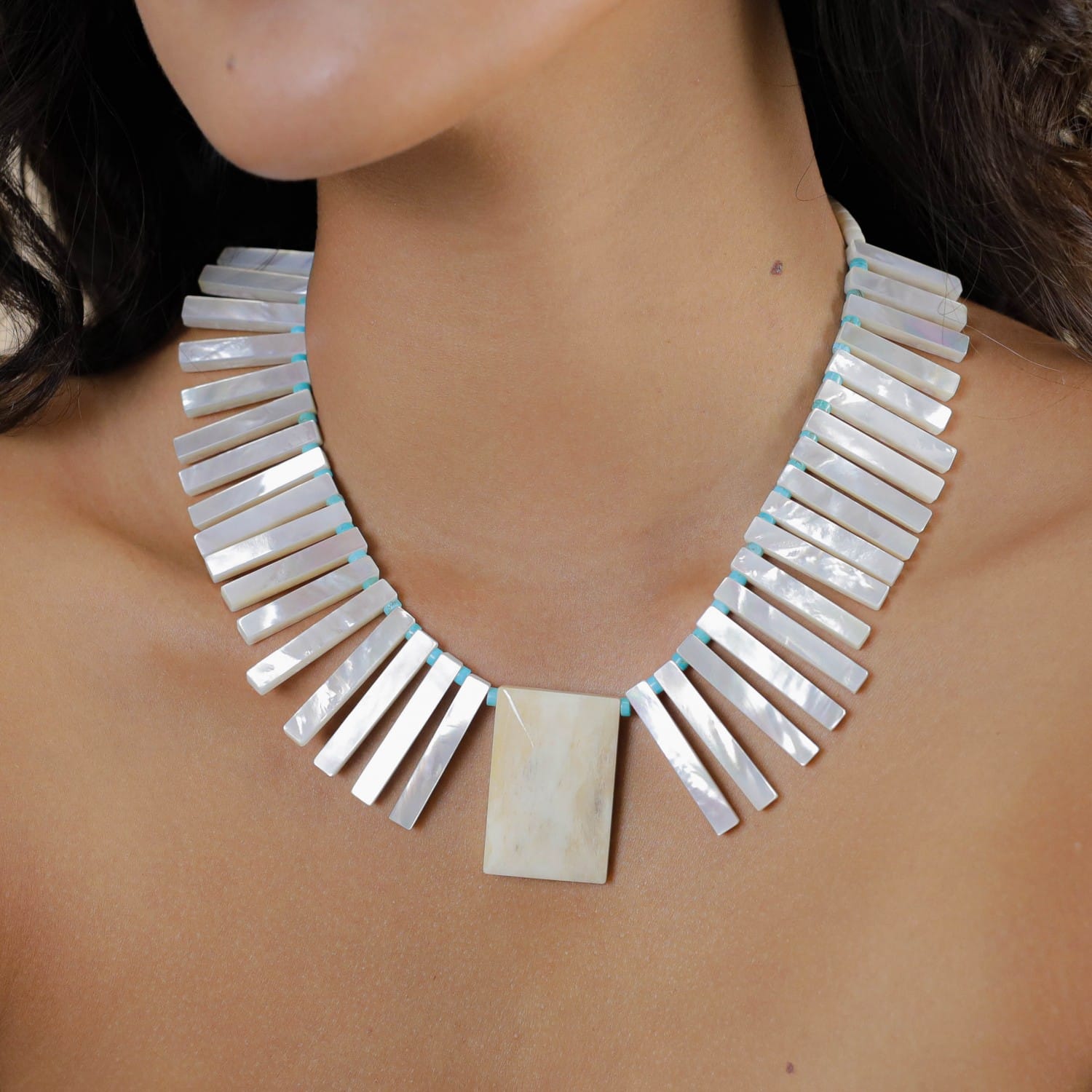 Détail nacre blanche collier 15--43803 Nature Bijoux