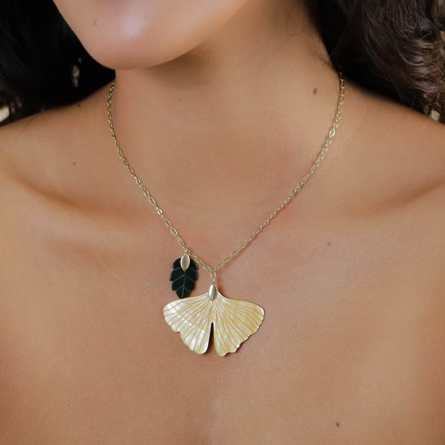 Pendentif feuille de ginkgo détail matière 15--43842 Nature Bijoux