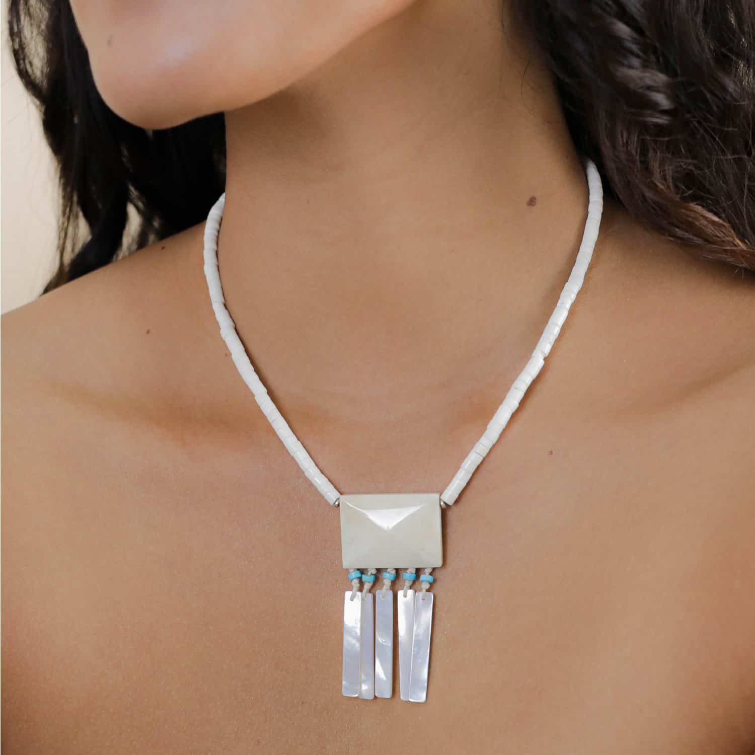 Détail nacre blanche et os collier Milos Nature Bijoux 15--43804