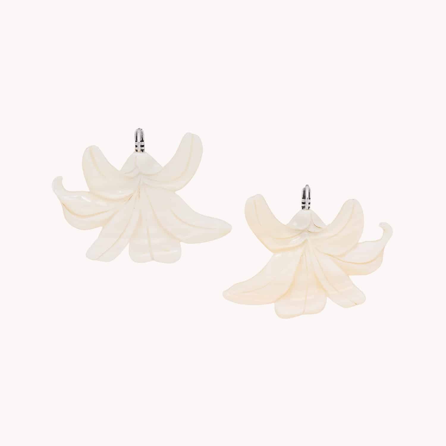 Boucles d'oreilles Lis Blanc nacre perlière laiton 12--90661 Nature Bijoux
