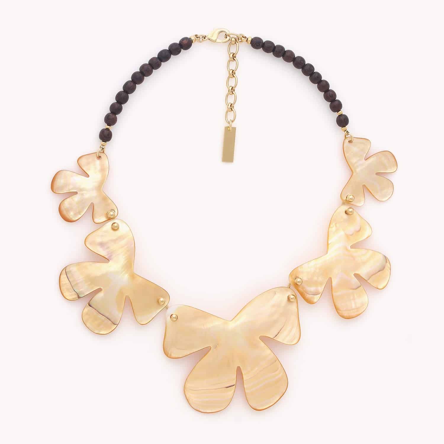 Collier plastron 5 fleurs nacre dorée collection Fioria Nature Bijoux sku 15--43692