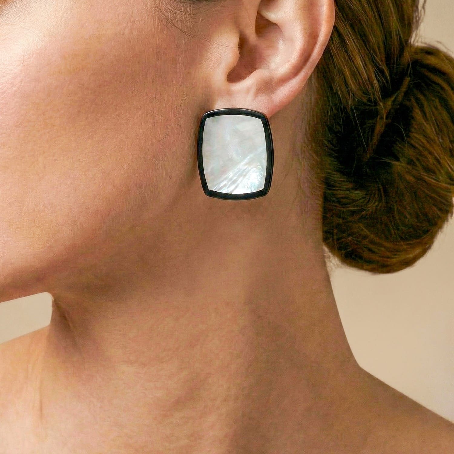 Détail poussoir nacre noire 12--90720 Nature Bijoux