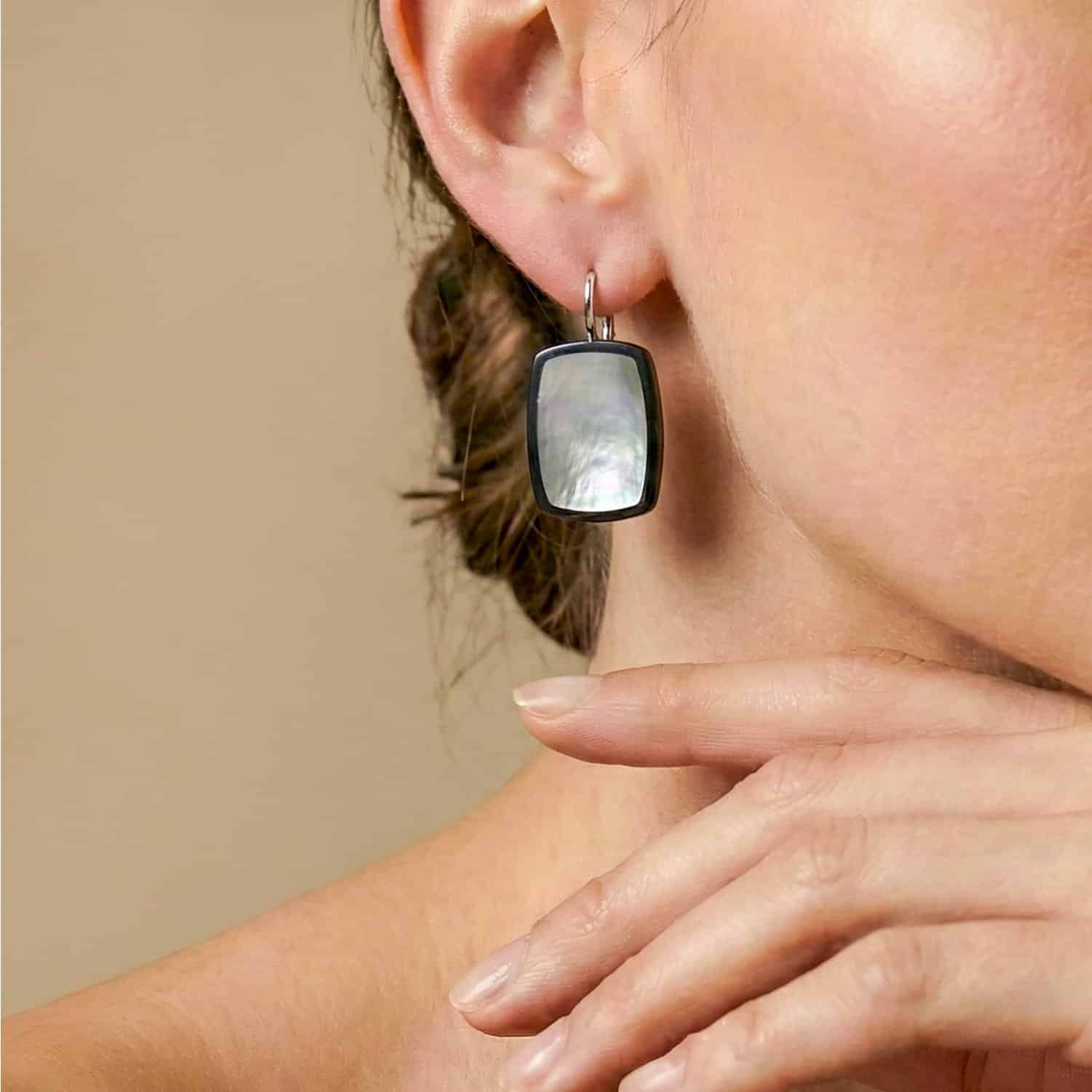 Boucles d'oreilles Calypso dormeuses détail nacre 12--90723 Nature Bijoux
