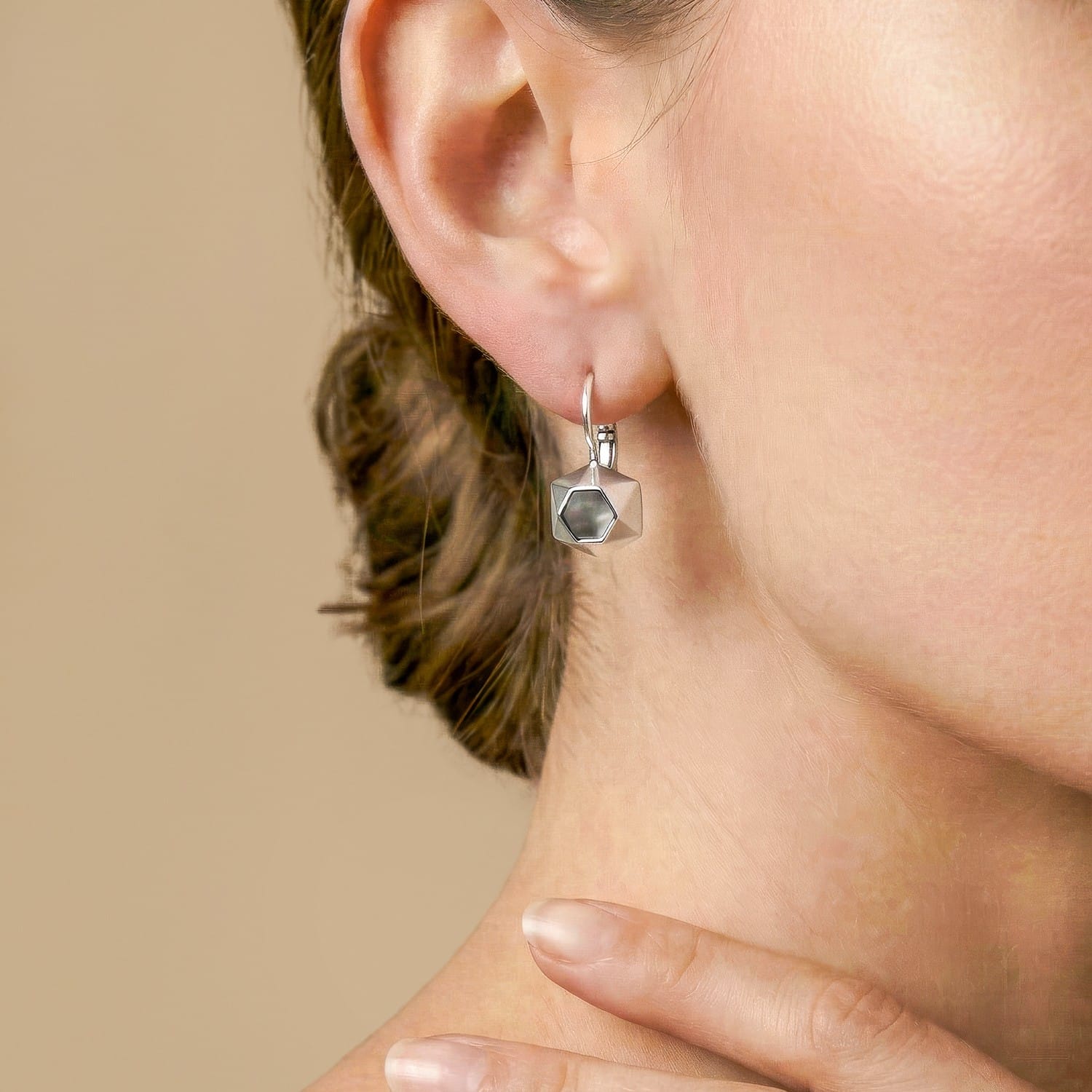 Détail cabochon nacre noire 12--90733 Nature Bijoux