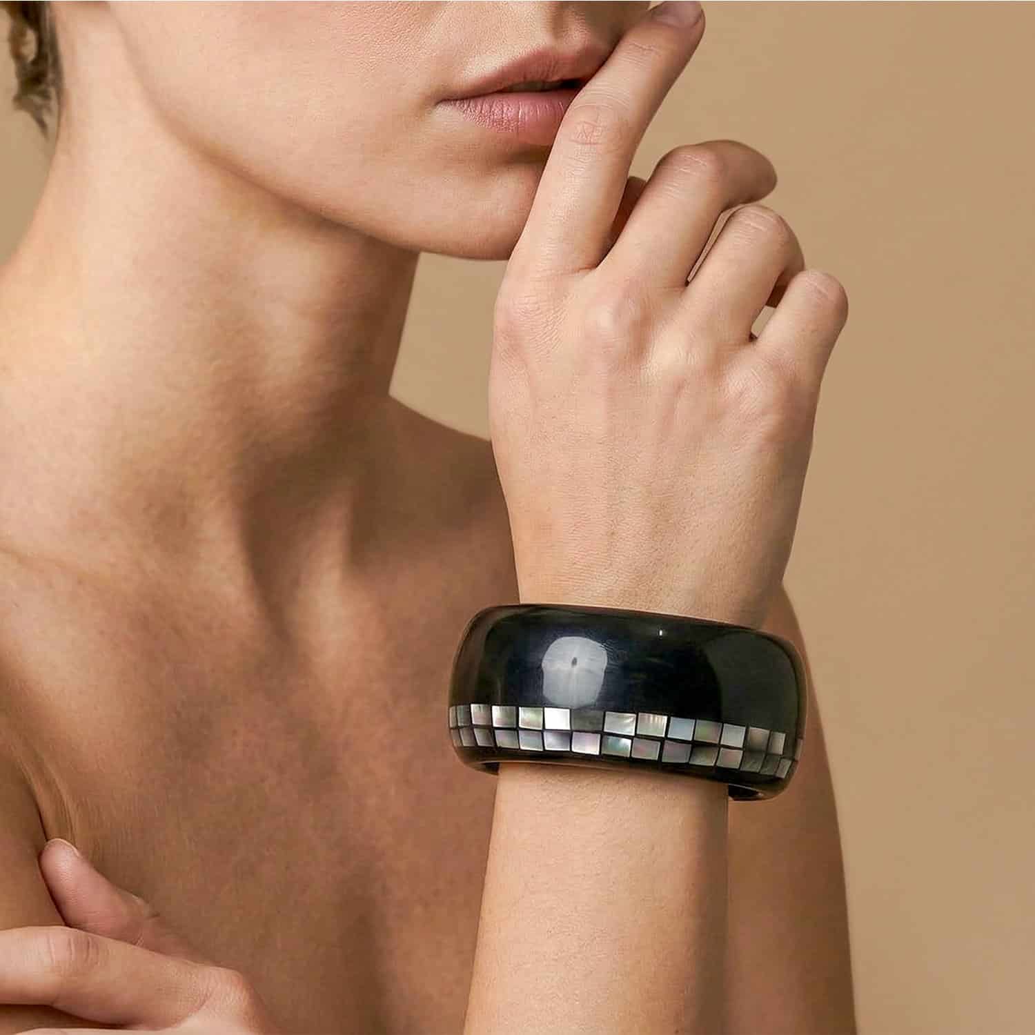Détail marqueterie laiton bracelet 13--44640 Nature Bijoux