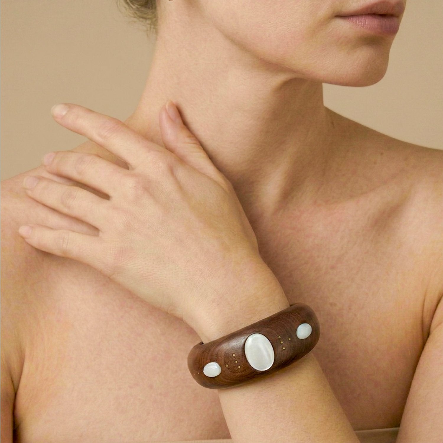 Détail cabochons nacre bracelet Oman 13--44682 Nature Bijoux