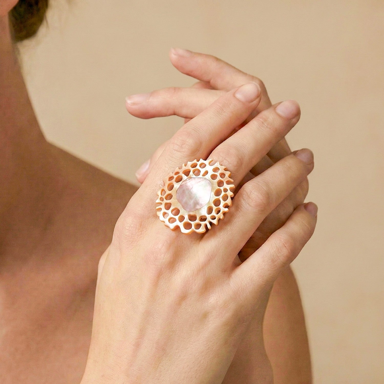 Détail nacre dorée bague ajustable 19--27040 Nature Bijoux