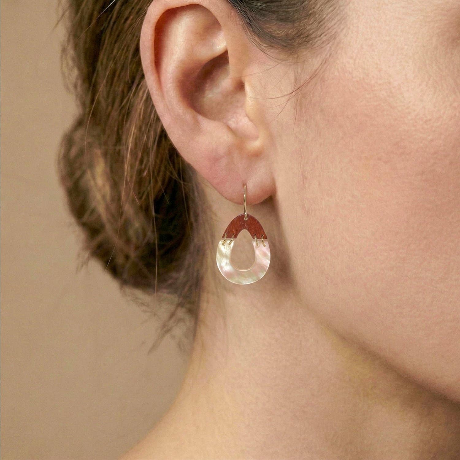 Détail bois de rose et nacre boucle d'oreille 12--90770 Nature Bijoux