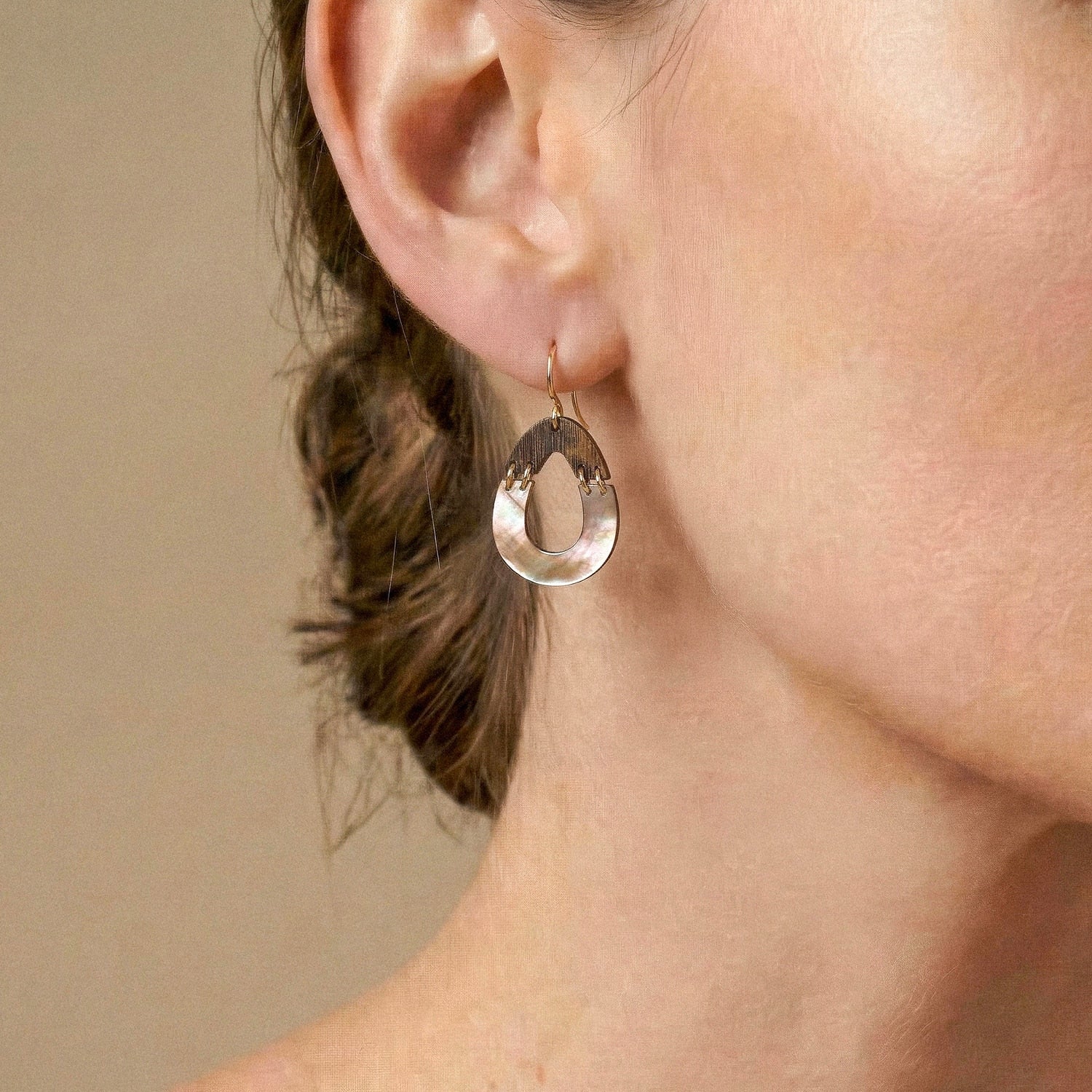 Boucles d'oreilles Double Drop détail nacre brune 12--90772 Nature Bijoux